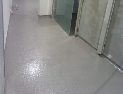 Poliuretanski cementni premaz v javnem WC-ju Piran 2
